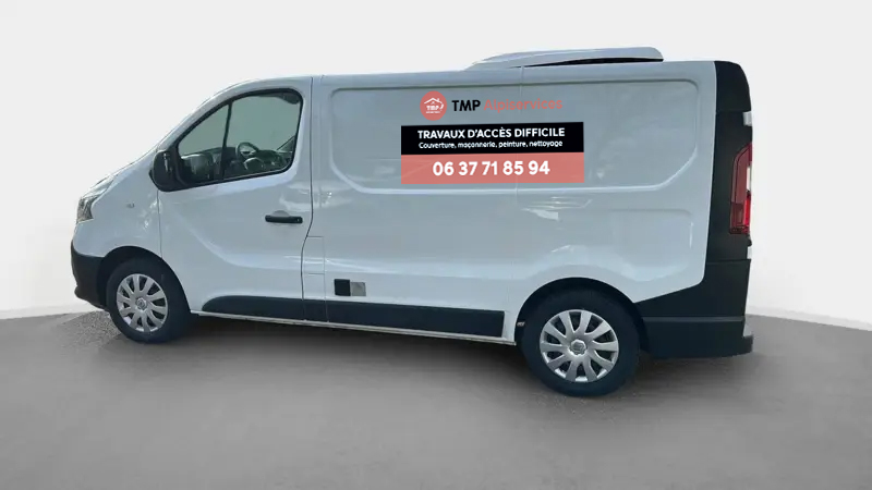 Camion de l'entreprise TMP ALPISERVICES